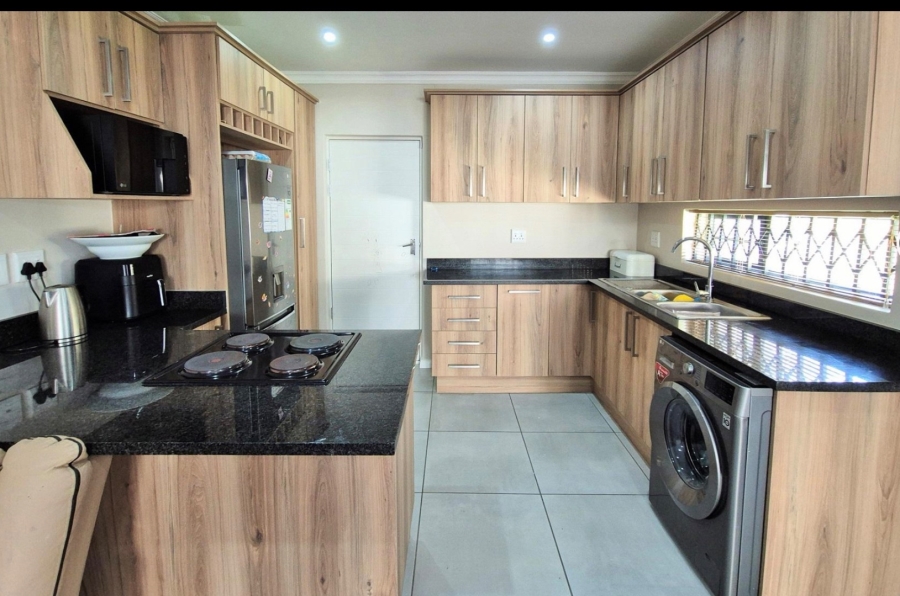 3 Bedroom Property for Sale in Overbaakens Eastern Cape